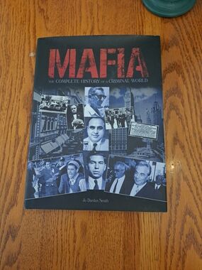 ❤️3/$20❤️Vintage 2000's Mafia History Book -Hardcover